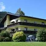 בית הארחה Strauss 3*