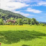 Strauss בית הארחה 3*