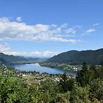 Strauss בית הארחה