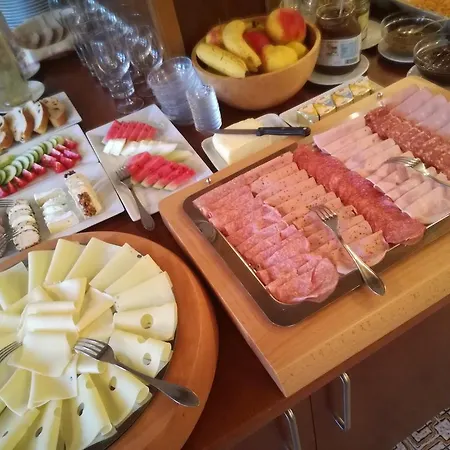 بيت ضيافة Strauss 3*